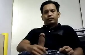 Malay Guy Cums In Office