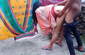 Desi indian Bhabi Sex In outdoor (Official pellicle By