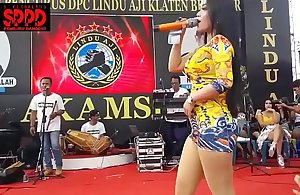 Indonesian crestfallen dance - seductive sintya riske..