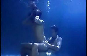 Sex Underwater: Iris