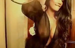 Firsthand Uncensored Poonam Pandey hot video. Full..