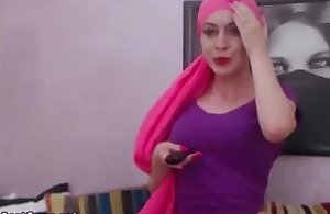 Arab Muslim In Hijab Masturbates On Livecam